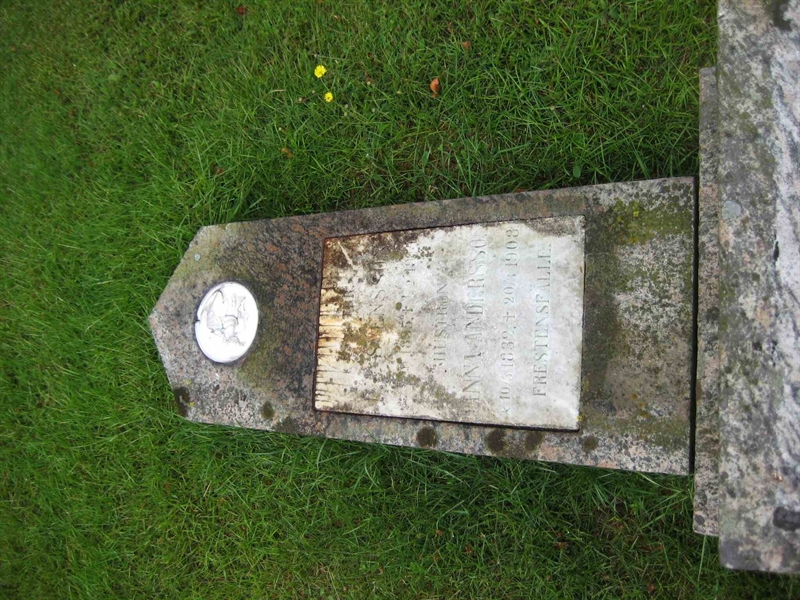 Grave number: ÖKK 7    77