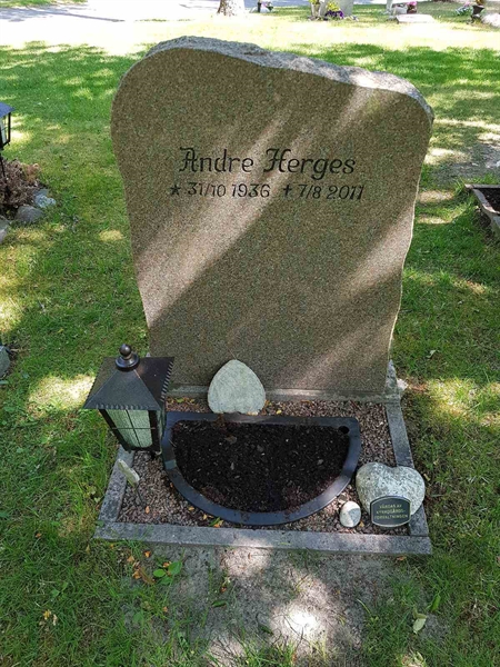 Grave number: 01 11055