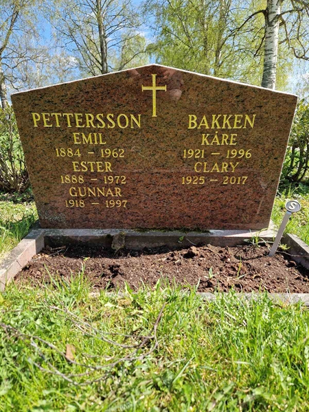Grave number: 501 19 3753-3755
