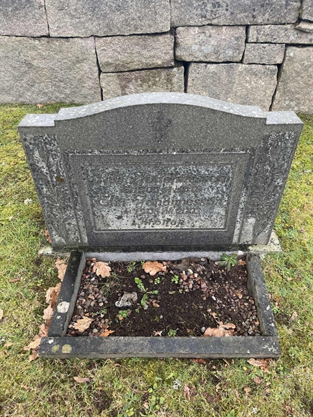 Grave number: Lax mell Kv4 160+161