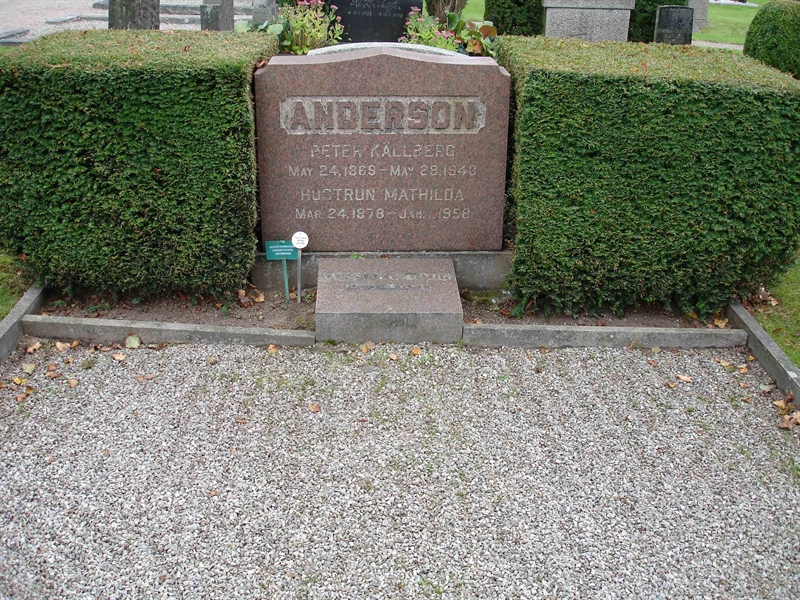 Grave number: HK B   119, 120