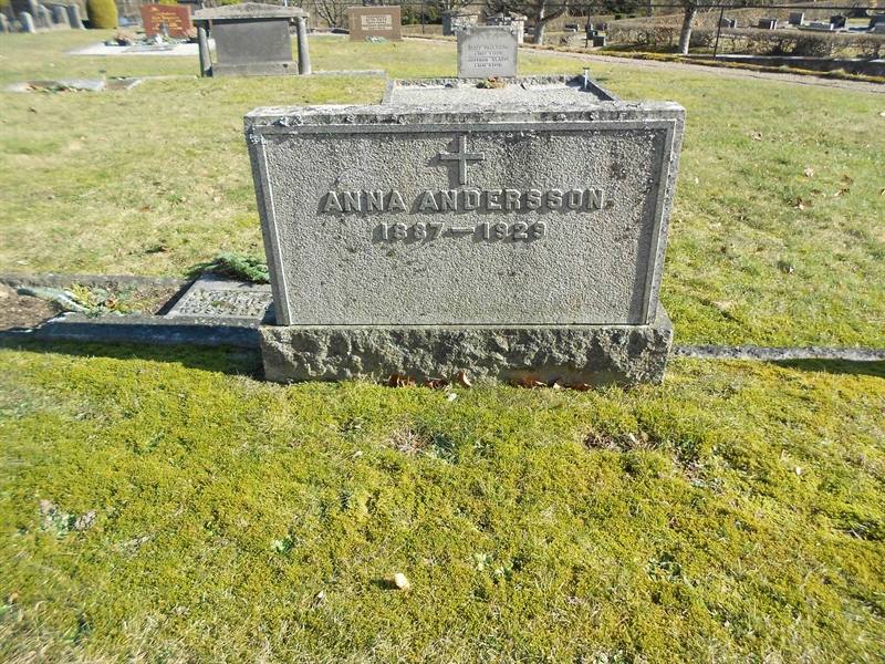 Grave number: NÅ G6    18, 19