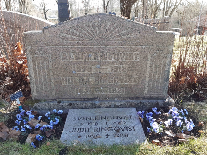 Grave number: HM 12   23, 24