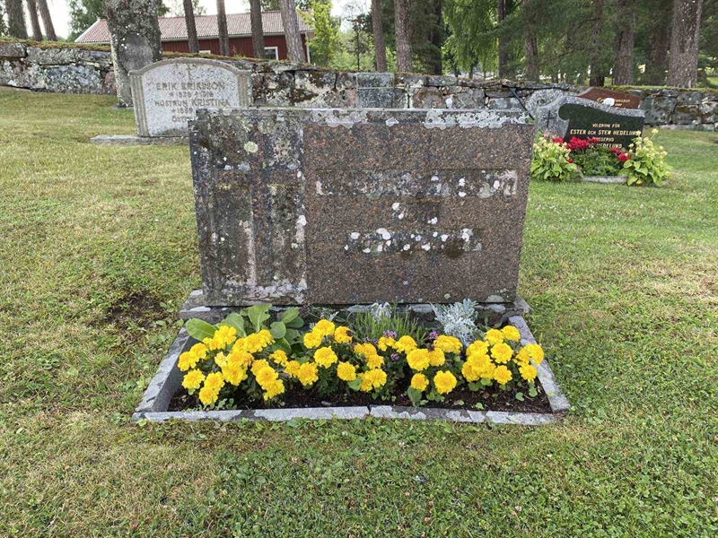 Grave number: 10 Ös 03   124-125