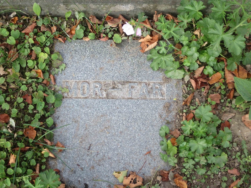 Grave number: HK B   105, 106