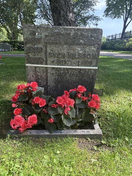 Grave number: H 9    78-79