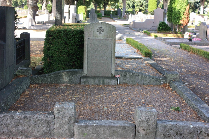 Grave number: Ö 18y    23, 24
