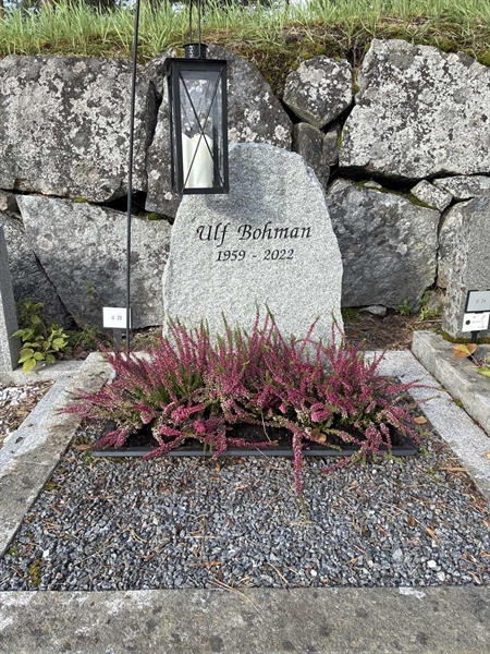 Grave number: 1 U    23