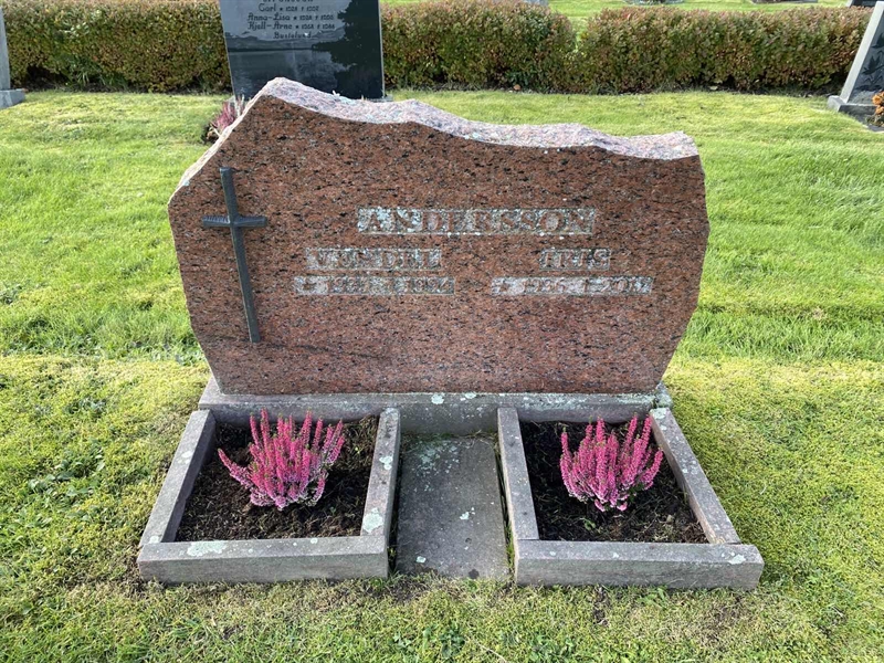 Grave number: 4 Öv 18   116-117