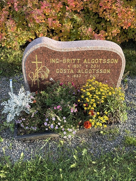 Grave number: 4 N ND   348-349