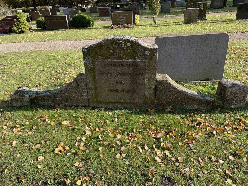 Grave number: VV 5   339, 340