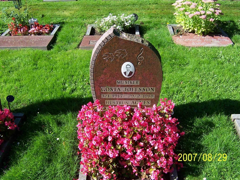 Grave number: 1 3 U1   135