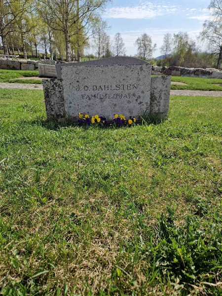 Grave number: 501 04 468-470
