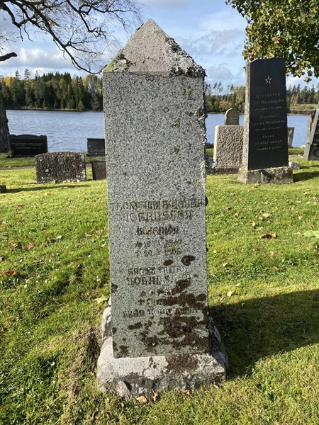 Grave number: 4 Ga 14    31-32