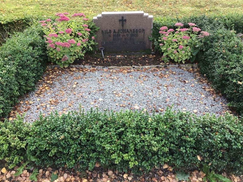 Grave number: 20 D   106-107