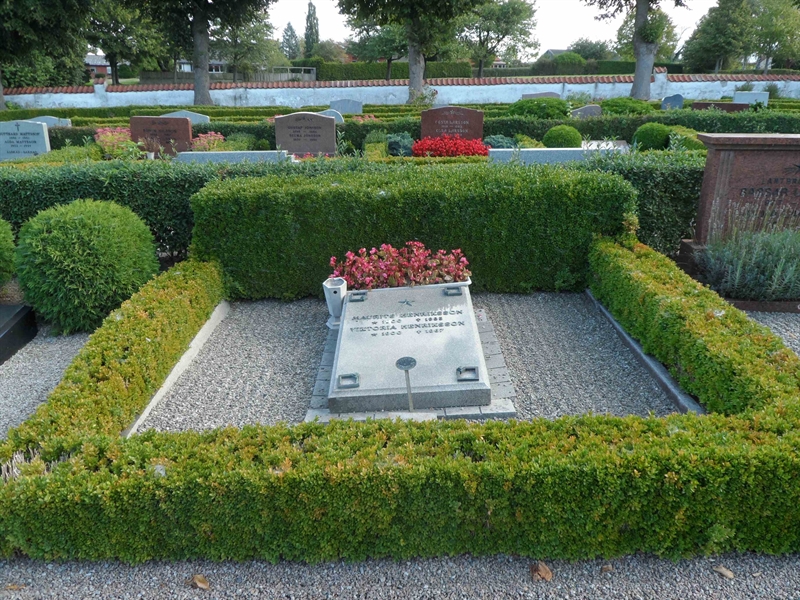 Grave number: HNK H    38, 39