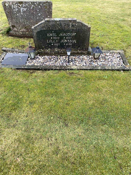 Grave number: 40 D    56-57