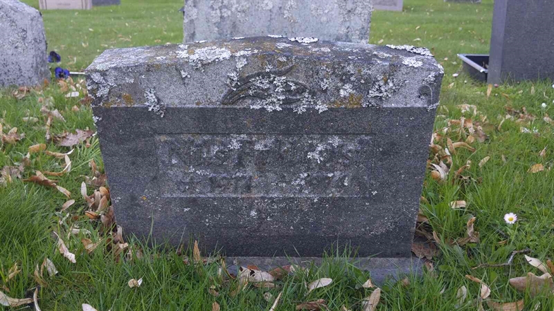 Grave number: 2 B 5     7