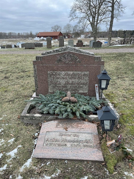 Gravnummer: BE D    12, 13