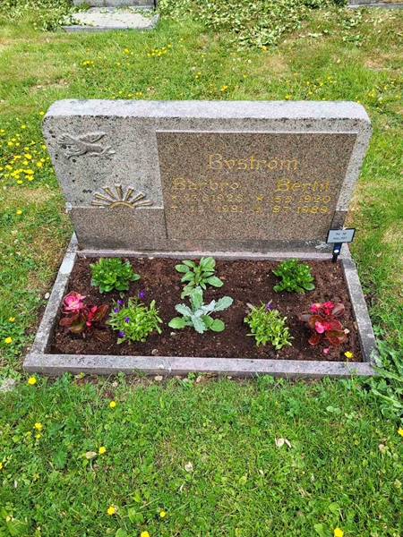 Grave number: kö 01 18   106-107