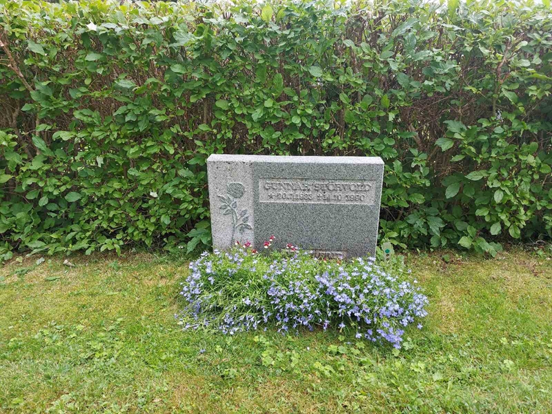 Grave number: FÖ 7    14, 15