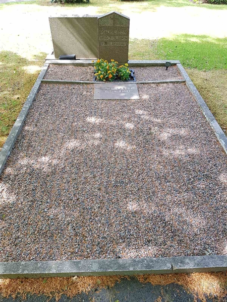 Grave number: 01  1428