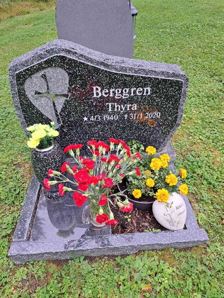Grave number: 2 N  2692