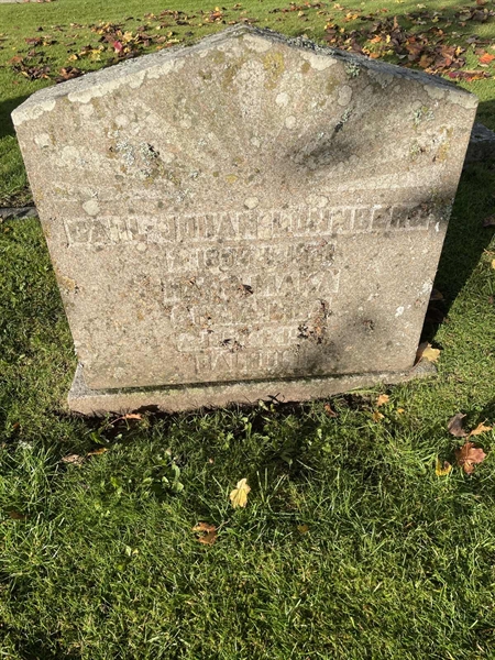 Grave number: 2 B   066