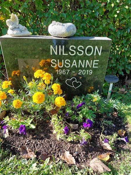 Hautatunnus: 1 L   023