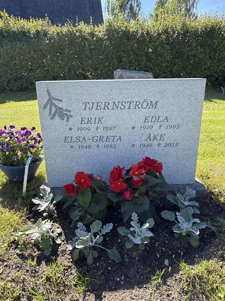 Grave number: 4 G GH   112-114