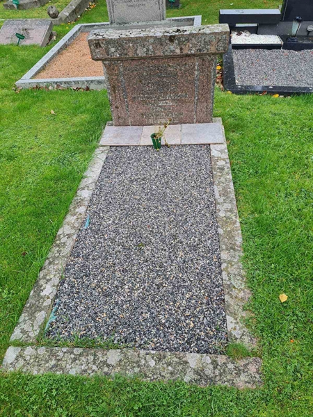 Grave number: KG 09   760