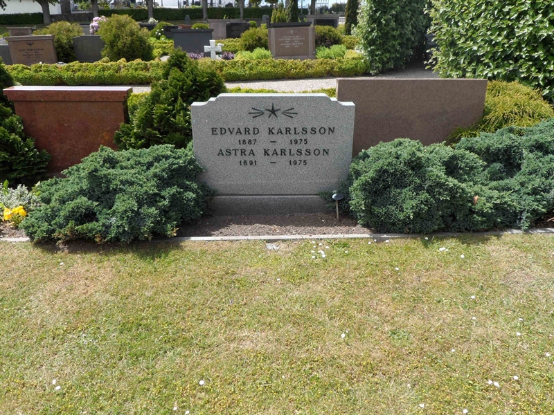 Grave number: ÖV I    19, 20