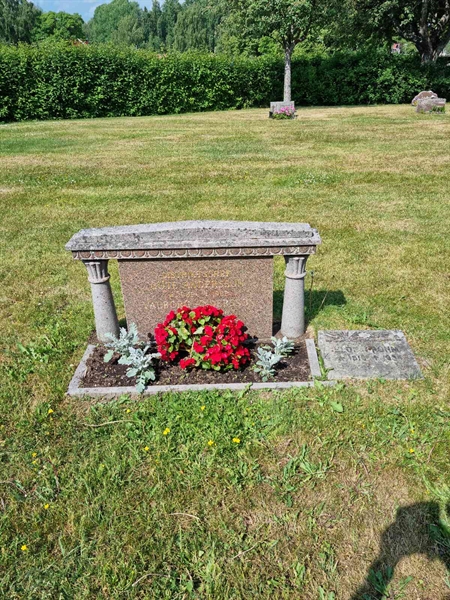 Grave number: 1 F2    34