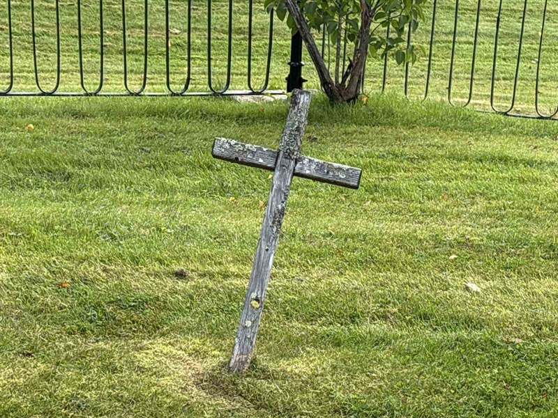 Grave number: IN 35     9-10