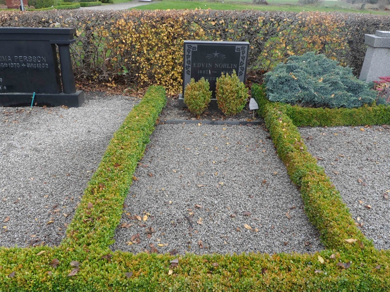 Grave number: ÖTN NMK10     4