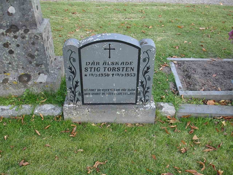 Grave number: FN P     7