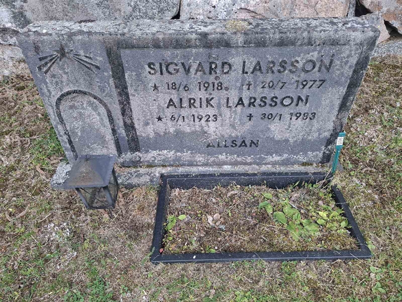 Grave number: 001 2   965