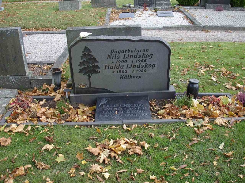 Grave number: FN M    11, 12