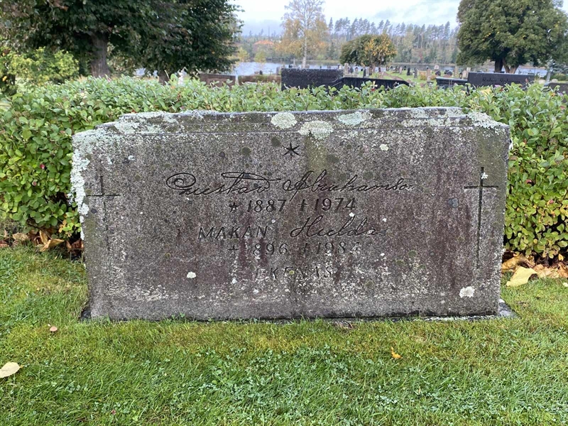 Grave number: 4 Öv 17    76-77