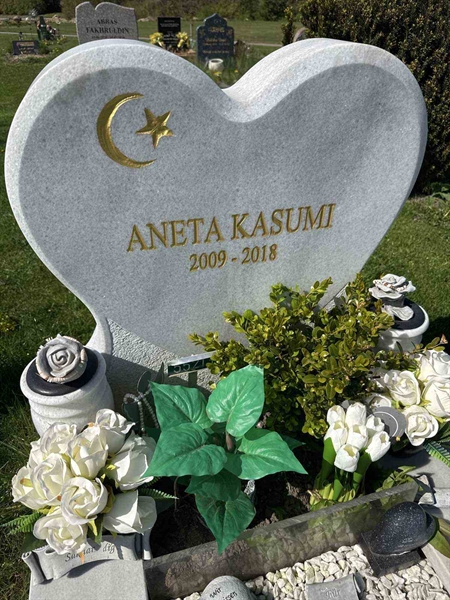 Grave number: R 05M 213