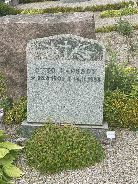 Grave number: LG E    12B