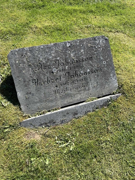 Grave number: Ärt 60 23 107+108