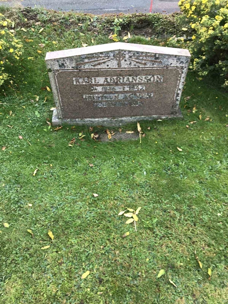 Grave number: B 02    18, 19