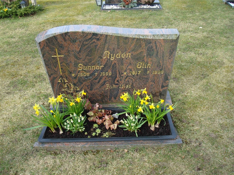 Grave number: KU 12    84, 85