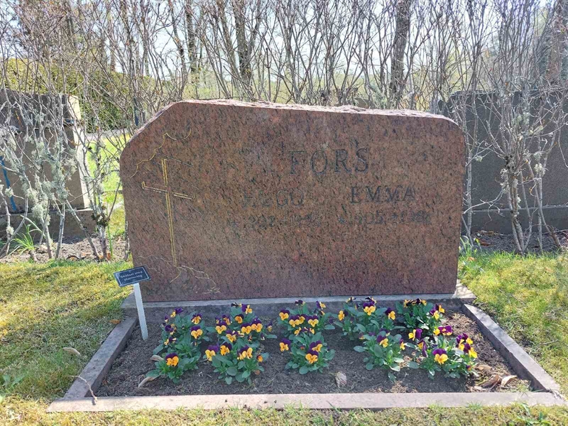 Grave number: HÖ 4   92, 93