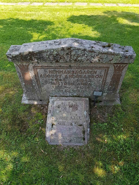 Grave number: kö 01 02   156-157