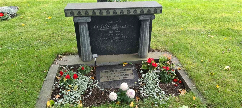 Grave number: M S  159, 160