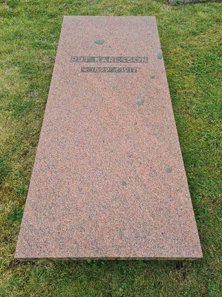 Grave number: F 02   337