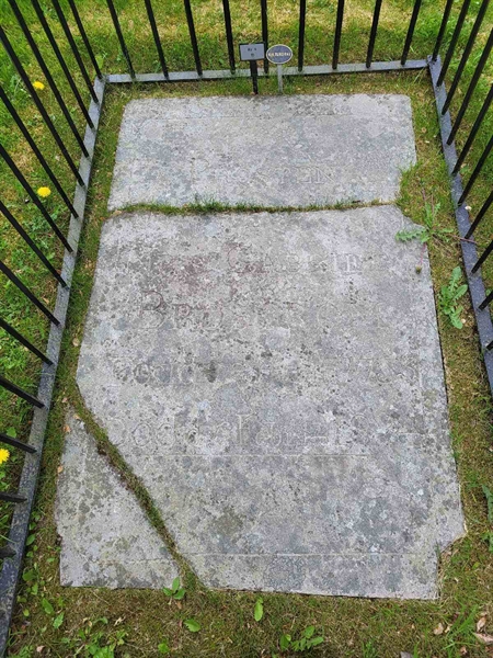 Grave number: kö 01 04    15