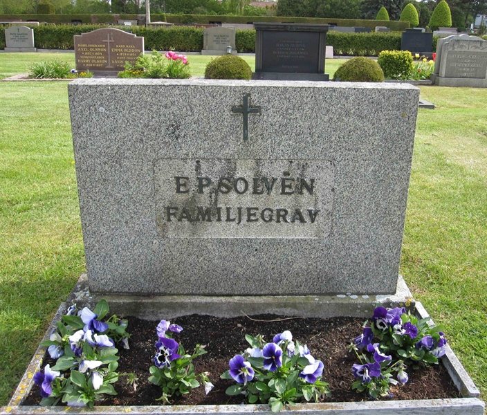 Grave number: NY L   369, 370, 371